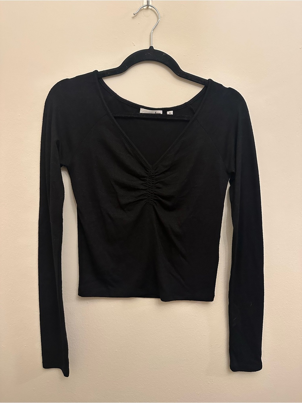 Aritzia Wilfred Free M Black Ruched V Neck Long Sleeve Fitted Crop Top Casual